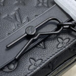 Louis Vuitton Steamer Messenger M57307 Black